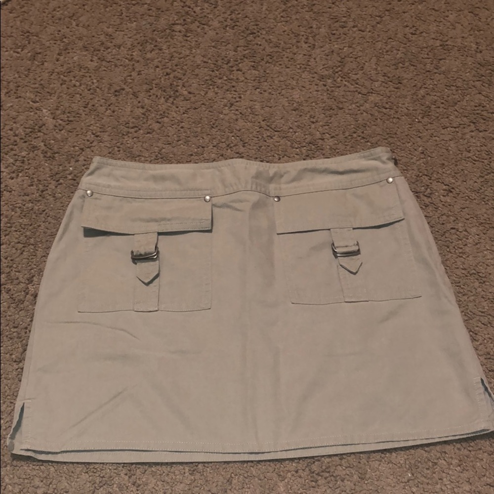 Skirt with Front Pockets!